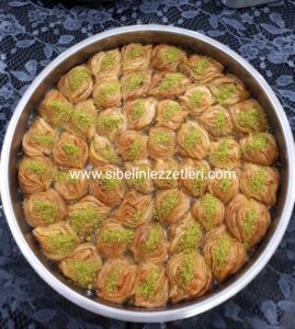 Kaymaklı Fıstıklı Midye Baklava